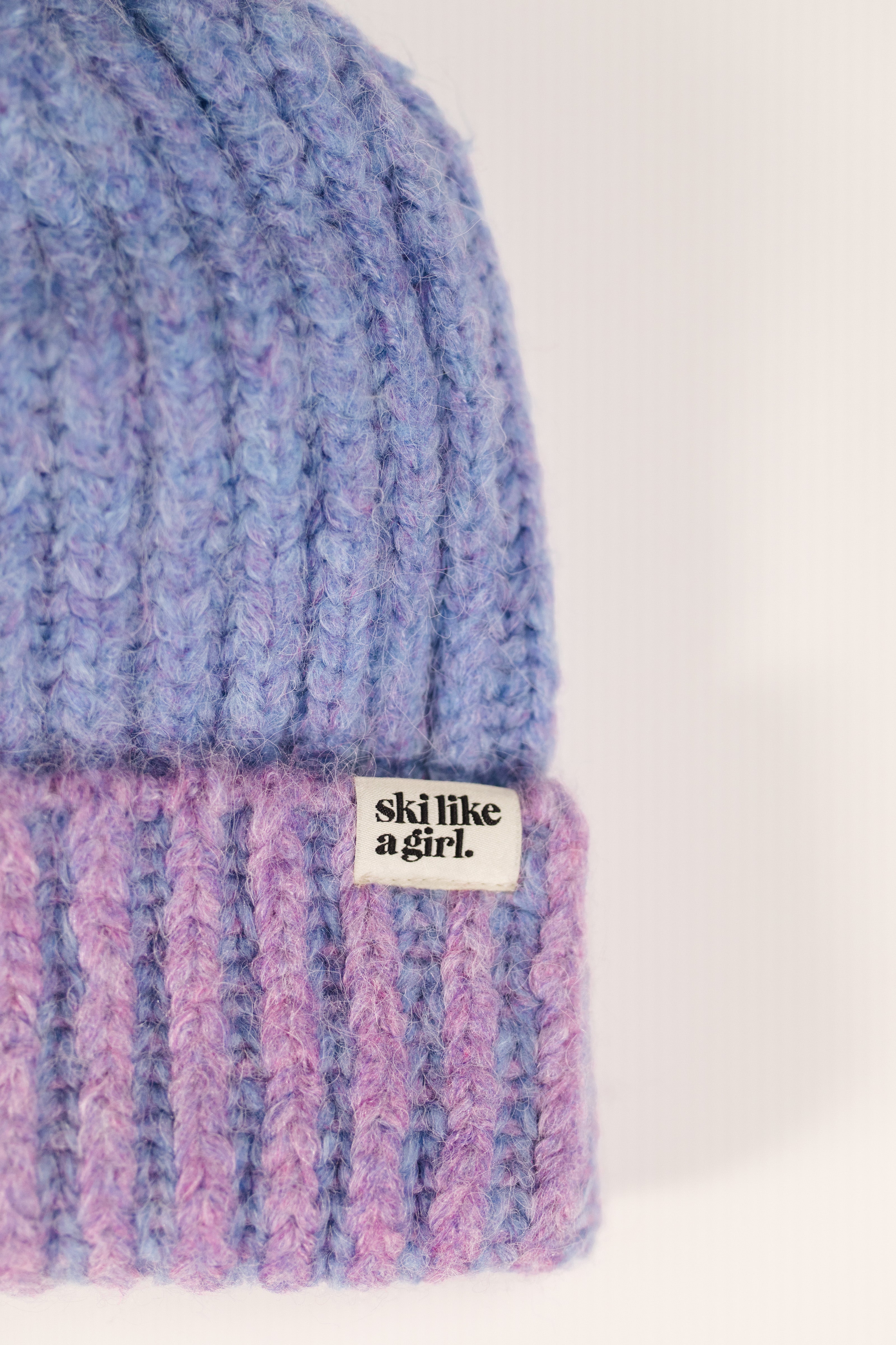 Aprés Beanie – Frost – Ski Like a Girl